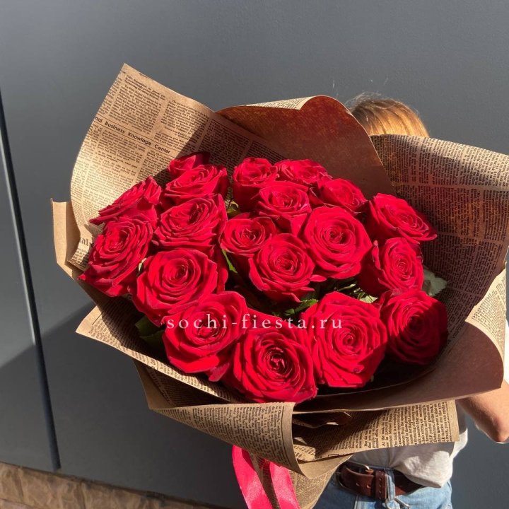 19 красных роз Леди Крафт в Северодвинске