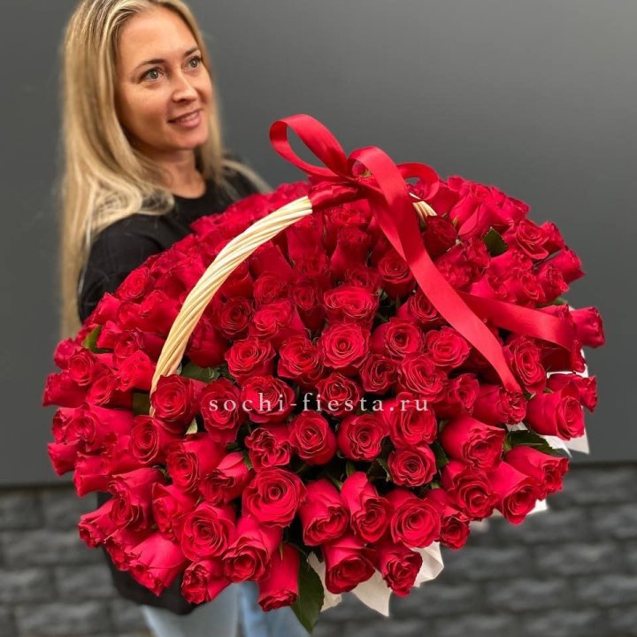 151 красная  роза в корзине в Северодвинске