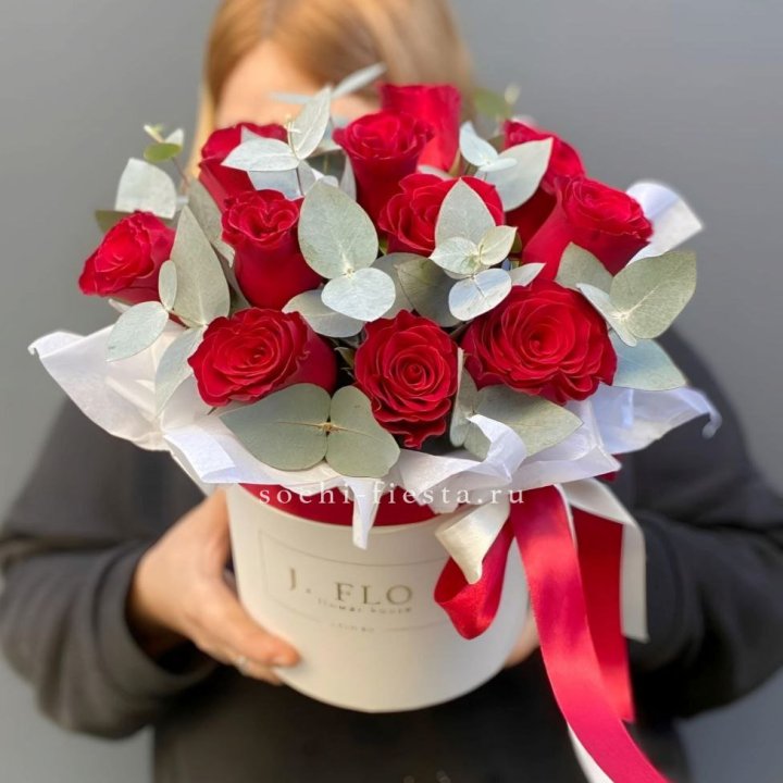 11 роз в шляпной коробке в Северодвинске