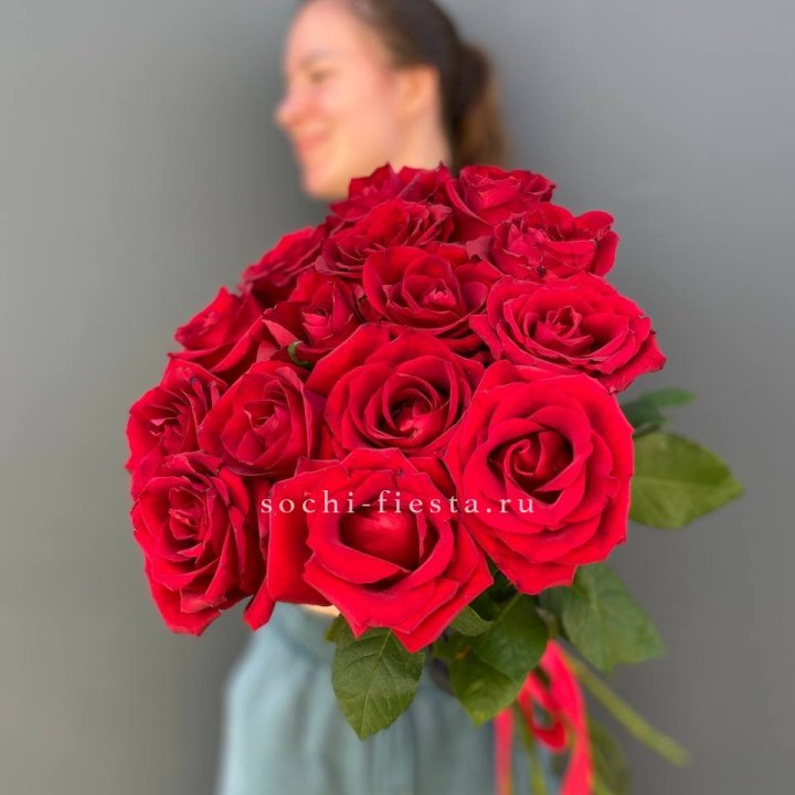 15 красных роз под ленту в Северодвинске