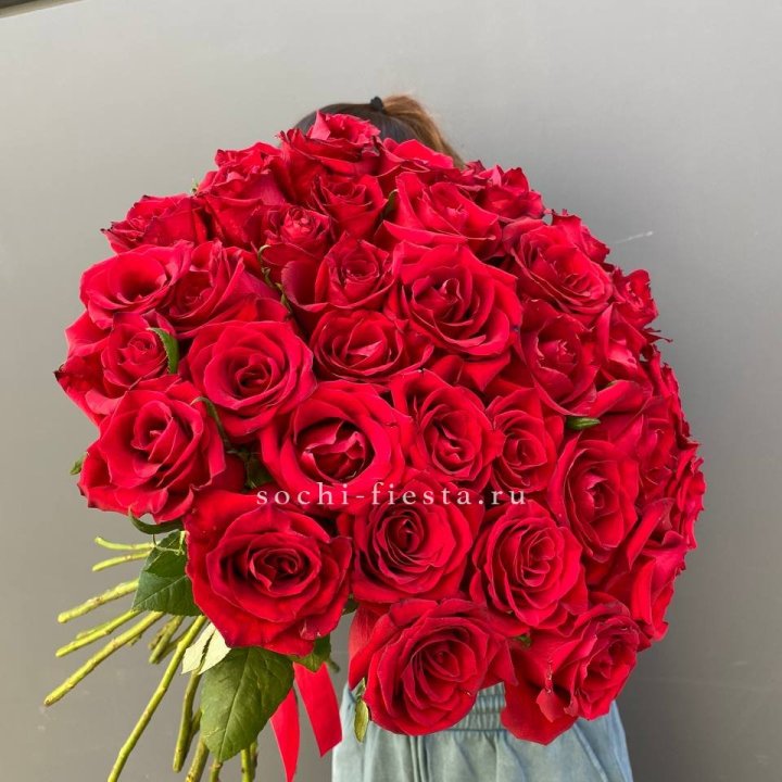 35 красных роз под ленту в Северодвинске