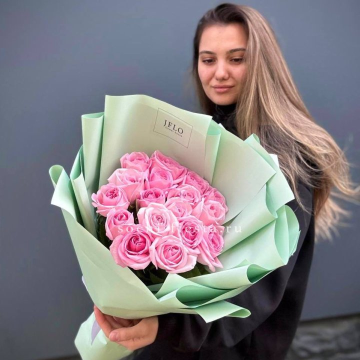 17 розовых роз в Северодвинске