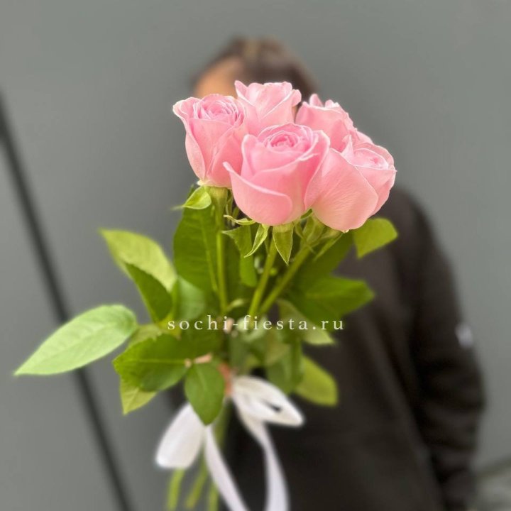 Букет 5 розовых роз  в Северодвинске