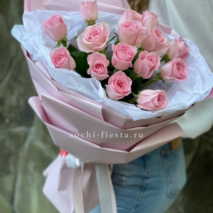 Розовые розы в авторском оформлении в Северодвинске
