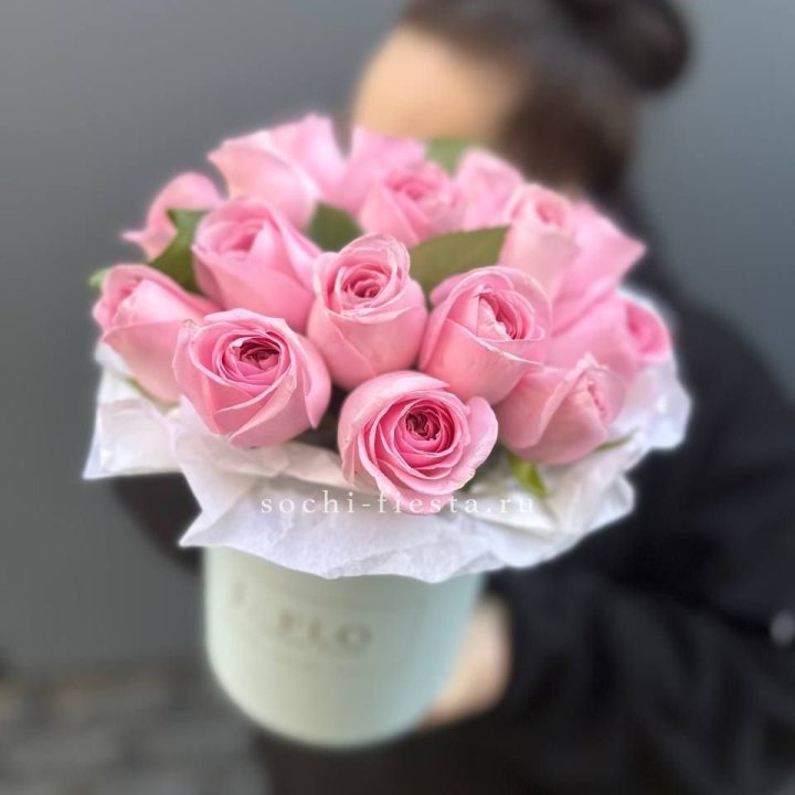 17 розовых роз в цилиндре в Северодвинске