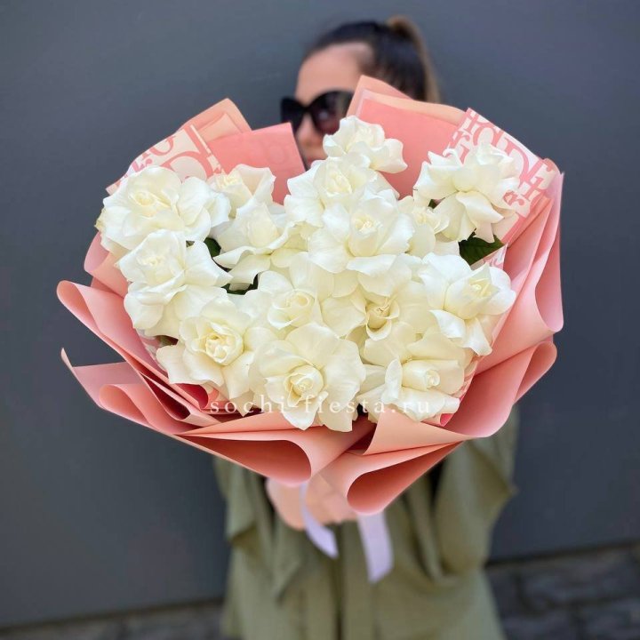 Белые розы "Аморе" в Северодвинске