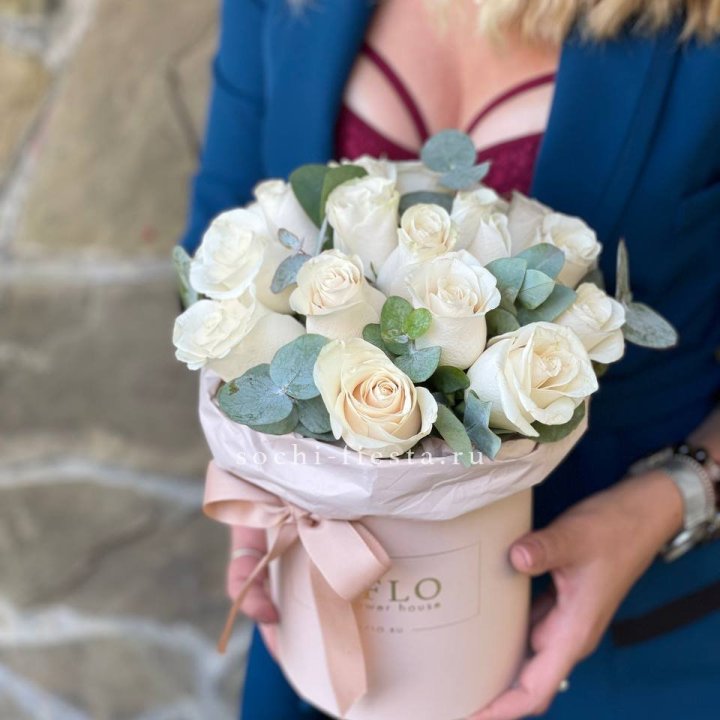 Цилиндр из белых роз в Северодвинске