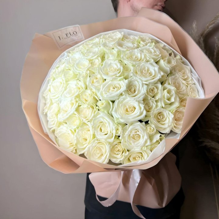 51 белая  роза в оформлении в Северодвинске