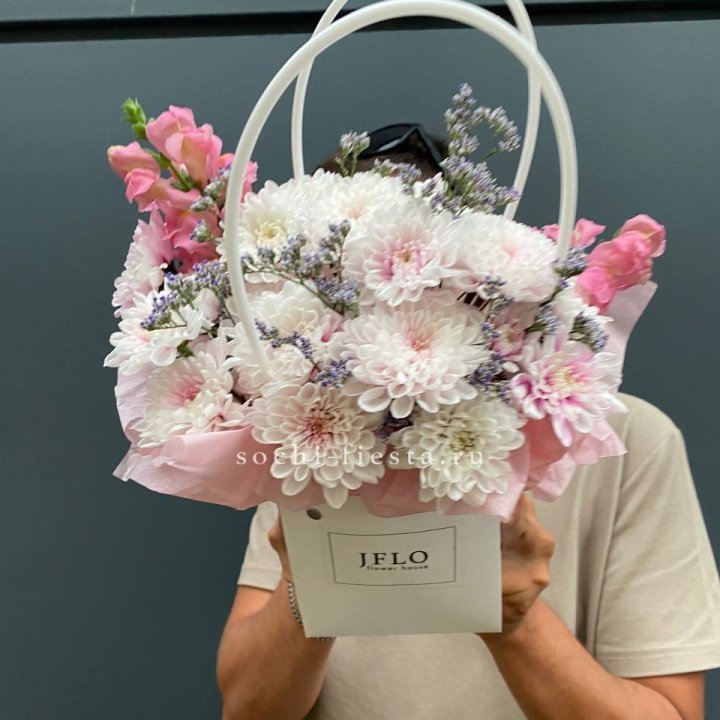 Сумочка из стойких цветов  в Северодвинске