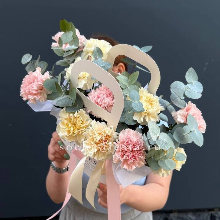 Сумочка из диантусов в Северодвинске