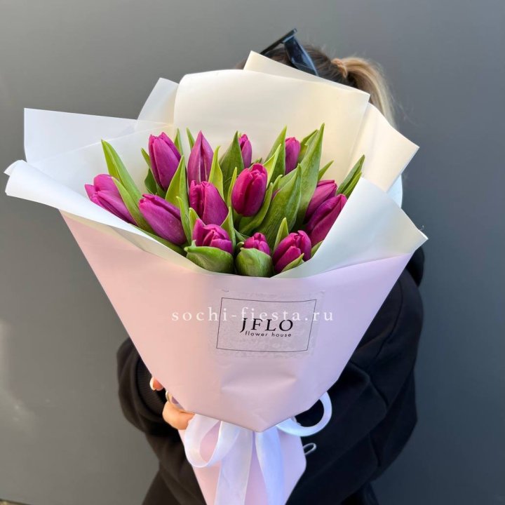 15 пурпурных тюльпанов в Северодвинске