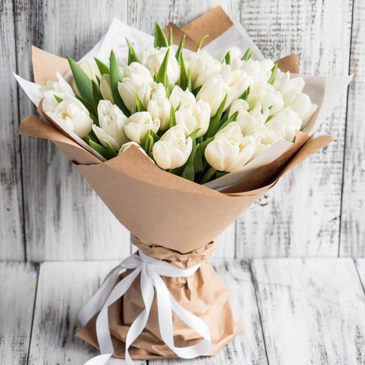 25 белых тюльпанов в Северодвинске